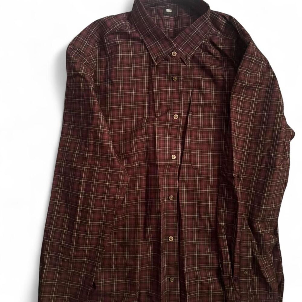 Uniqlo Men's Burgundy and Red Shirt
